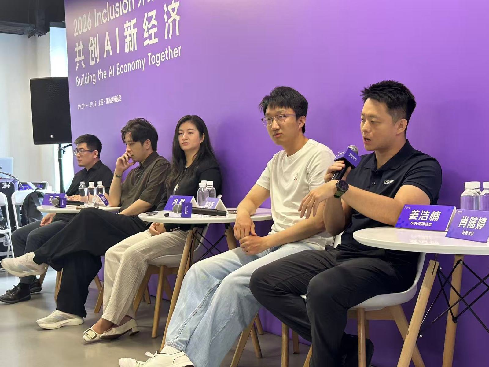 AI新经济投资路线图：具身智能静待技术拐点，应用层寻找“独立价值”