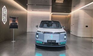 “尊界V800踏板支架断裂”事件追踪：门店销售称客流少了但无人退车，专家建议排查供应商、检测与安装环节，“免费升级”方案细节仍待明确