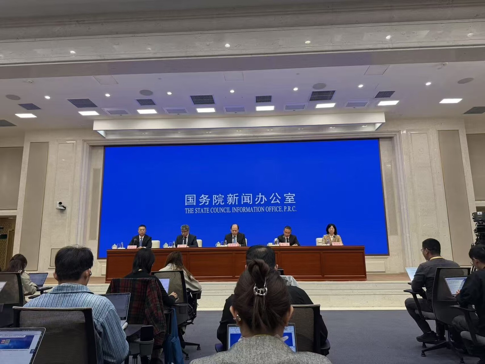 今年我国人形机器人整机产品产量预计将突破10万台！工信部：将深挖民生等领域重点场景需求，形成一批标杆应用