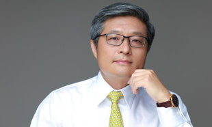 AI时代，知识触手可及，商学院价值何在？每经记者专访上海交大安泰院长陈方若